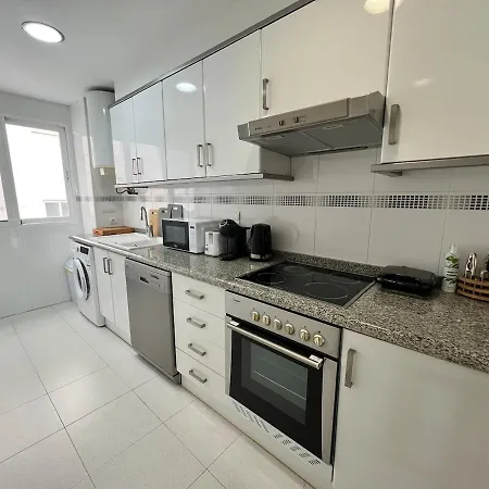 Modern With A Big Pool And Free Parking