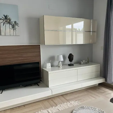 Modern With A Big Pool And Free Parking Apartment *