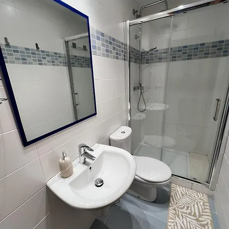 Modern With A Big Pool And Free Parking *