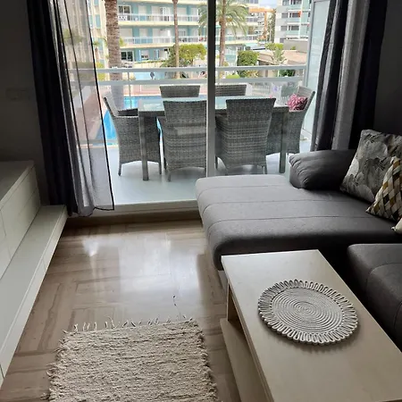 Modern With A Big Pool And Free Parking
