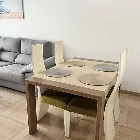 Modern With A Big Pool And Free Parking *
