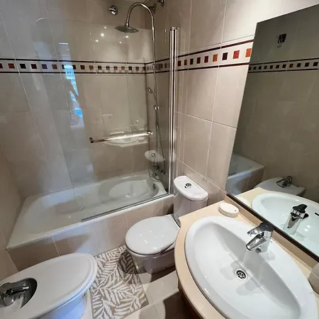 Modern With A Big Pool And Free Parking Apartman