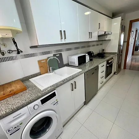 Modern With A Big Pool And Free Parking *